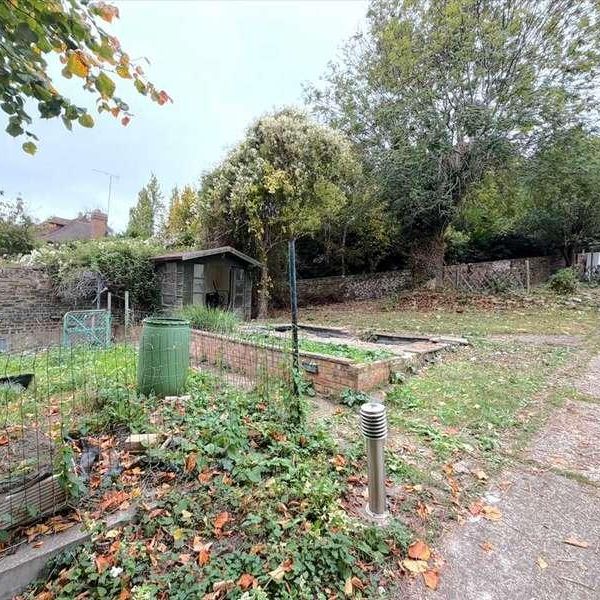 Cobham Terrace, Greenhithe, DA9 - Photo 1