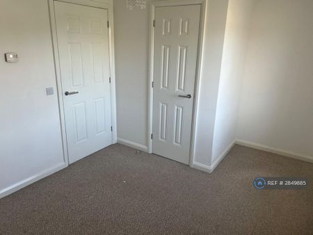 2 bedroom semi-detached house to rent - Photo 3