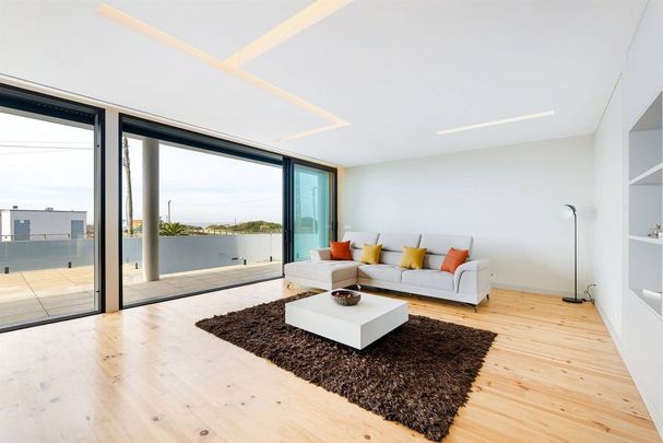 Luxury Semidetached House for rent in Vila Nova de Gaia, Portugal - Photo 1