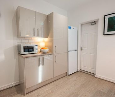 1 bedroom in a house share to rent - Photo 5