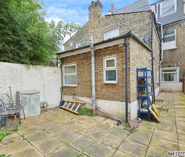 2 bed Flat in Plough Road , London, SW11 2AL - Photo 3