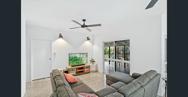 Large furnished house with swimming pool (short & long term considered) - Photo 1