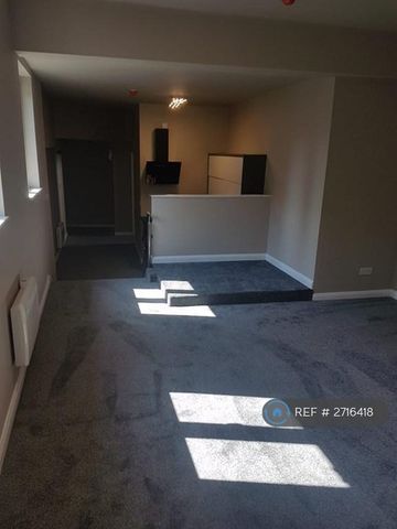 3 bedroom flat to rent - Photo 5