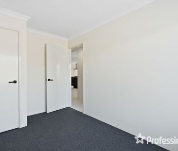 Modern 4-Bedroom Home! - Photo 4