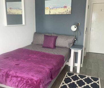 Jeffery Street Room 4 - Photo 6