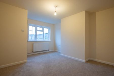 2 bedroom semi-detached house to rent - Photo 3