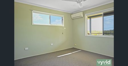 Modern high set home located in New Auckland - Photo 2