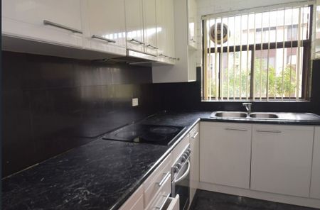 First Floor - Ideal Location! - Photo 3