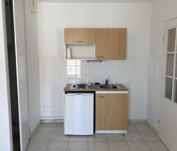 Location Appartement 1 pièce 22m² LA ROCHE SUR YON 85000 - Photo 5