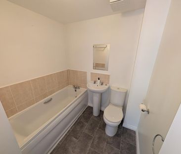 4 bedroom semi-detached house to rent - Photo 2