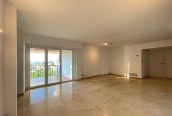 Elegante apartamento con terraza, piscina, vistas al mar, parking, 3 dormitorios. San Agustin, Palma.