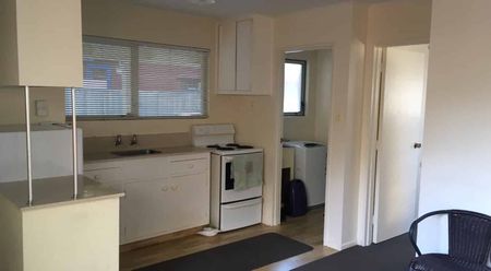 Centrally Located One Bedroom Flat - Photo 2