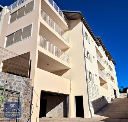Location Appartement 4 pièces 114m² STE CLOTILDE 97490 - Photo 1