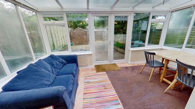 4 bedroom semi-detached house to rent - Photo 1