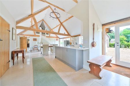 LET AGREED A delightful 2/3 bedroom detached FURNISHED barn conversion situated in a old farmstead just outside Hungerford. - Photo 3
