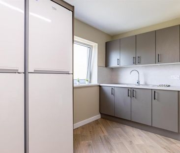 1 bedroom in a flat share to rent - Photo 3