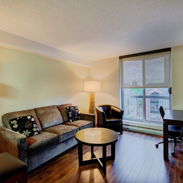 Building Features a theater, games room, and fitness centre. - Photo 1