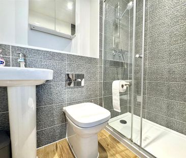 3 bedroom semi-detached house to rent - Photo 6