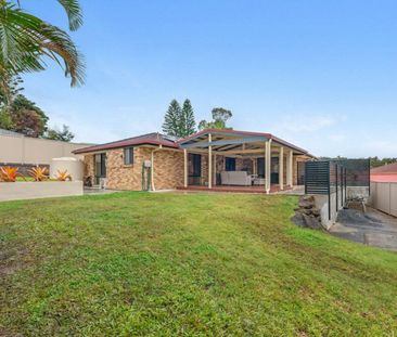 SPACIOUS THREE BEDROOM PLUS STUDY HOME - GREAT LOCATION - Photo 4