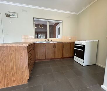 Neat & Easy Living in the Heart of Noble Park - Photo 6