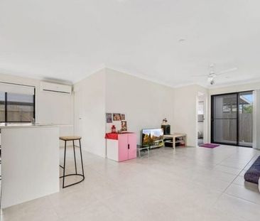 Stylish, Sleek & Surprisingly Spacious – 1-Bedroom Duplex Gem in Lo... - Photo 1