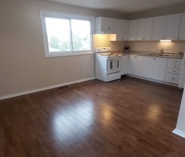 For Lease - 25B Cundles Road, Barrie, Ontario - Photo 4