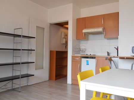 Un lumineux studio meublé avec un balcon Gare / quai Saint-Jean - Photo 2