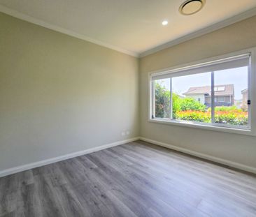Stylish & Spacious Family Home in a Prime Campbelltown Location! - Photo 4