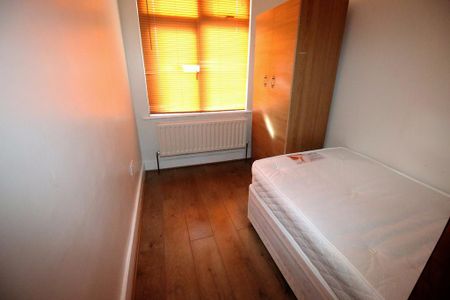 3 bedroom flat to rent - Photo 5