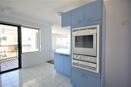 Great Lifestyle Location - Opposite Cotton Tree Park - Photo 4