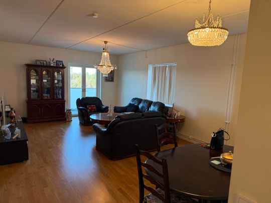 Ekholmsvägen, Skärholmen - Photo 1