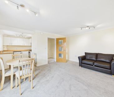 2 bedroom flat to rent - Photo 2