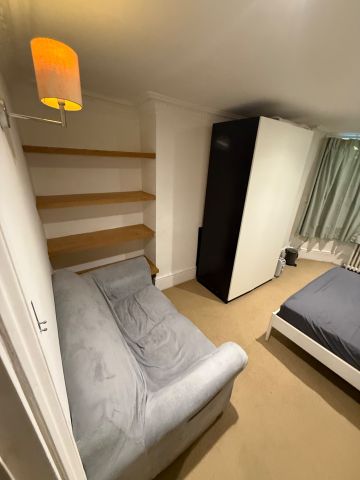 Room in a Shared Flat, Hartington Road, SW8 - Photo 2