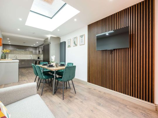 *Sign up for our first round of viewings!* OX Living is proud to present this brand new, high-quality co-living property Room 2 - Photo 1