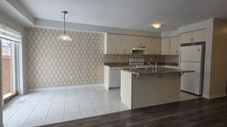 For Lease - 71 Benhurst Crescent, Brampton, Ontario - Photo 5