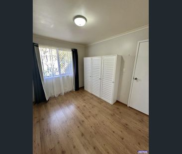 Established 3 Bedroom Family Home - Includes Garden/Lawn Maintenance - Photo 3