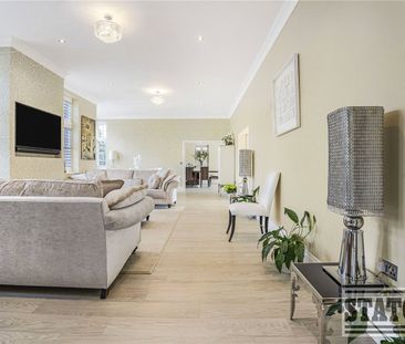 Hadley Highstone, Barnet - Photo 1