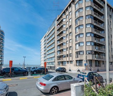 Zuidgericht gemeubeld appartement met zonnig terras te Duinbergen - Photo 1