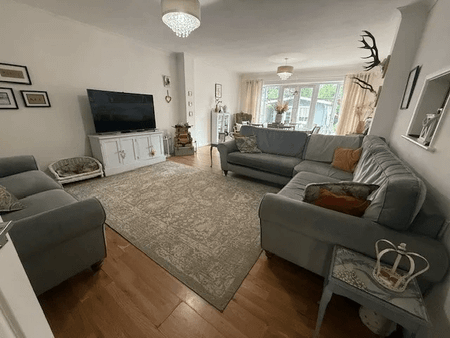 4 bedroom detached bungalow to rent - Photo 2