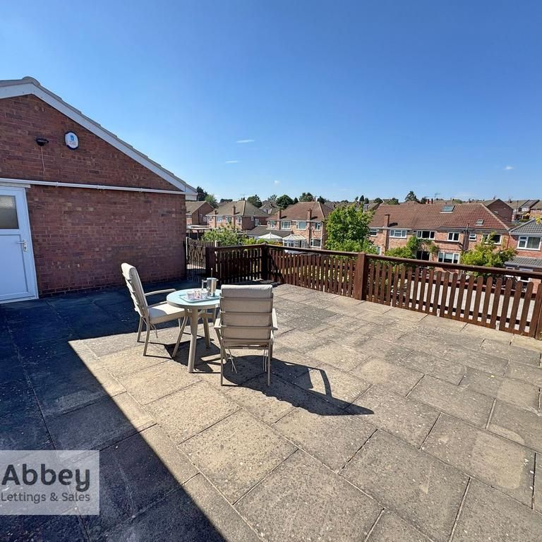 2 bedroom detached bungalow to rent - Photo 1