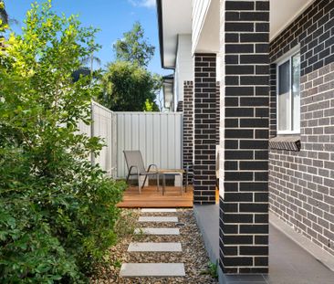 MODERN 4 BEDROOM TOWNHOUSE! - Photo 4
