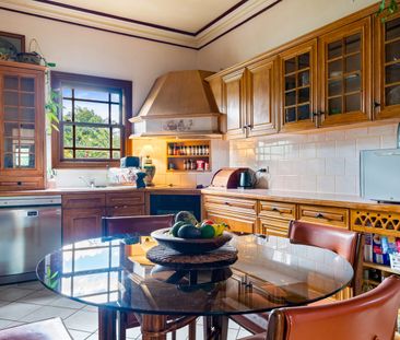 Charming Retro Cottage Living - Photo 3