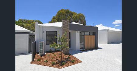 BRAND NEW IDEALLY LOCATED STUNNING VILLA - Photo 4