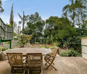 Five Bedroom Home in Sought-After Mount Lofty Location - Photo 5