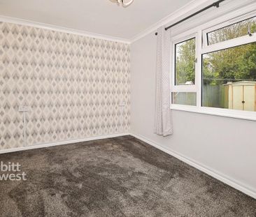 2 bedroom ground floor flat to rent - Photo 2