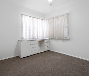 NEAT & TIDY, THREE BEDROOM HOUSE, IN CENTRAL LOCATION - WATER USAGE... - Photo 1