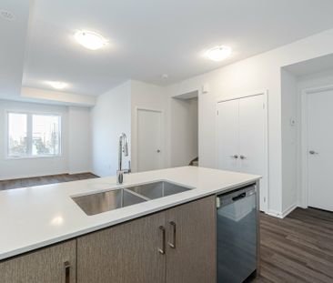 For Lease - 150 Honeycrisp Crescent Unit# TH263, Vaughan, Ontario - Photo 6
