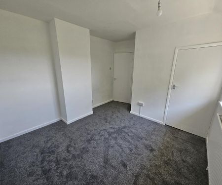 3 bedroom end of terrace house to rent - Photo 5