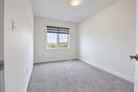For Lease - 38 Lilac Circle, Haldimand, Ontario - Photo 2