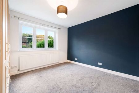 A spacious and well-presented detached family home in a quiet Wilmslow cul-de-sac - Photo 4